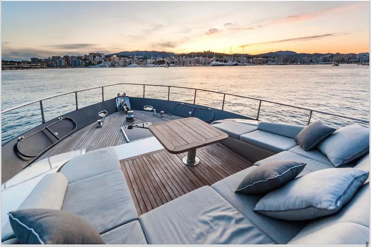 Luxury Yacht Sanlorenzo ميورقة بوتيل