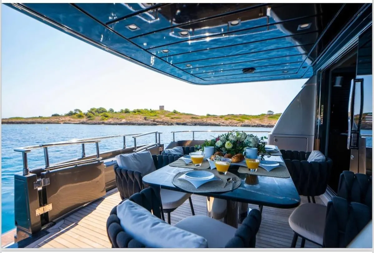 بوتيل Luxury Yacht Sanlorenzo ميورقة