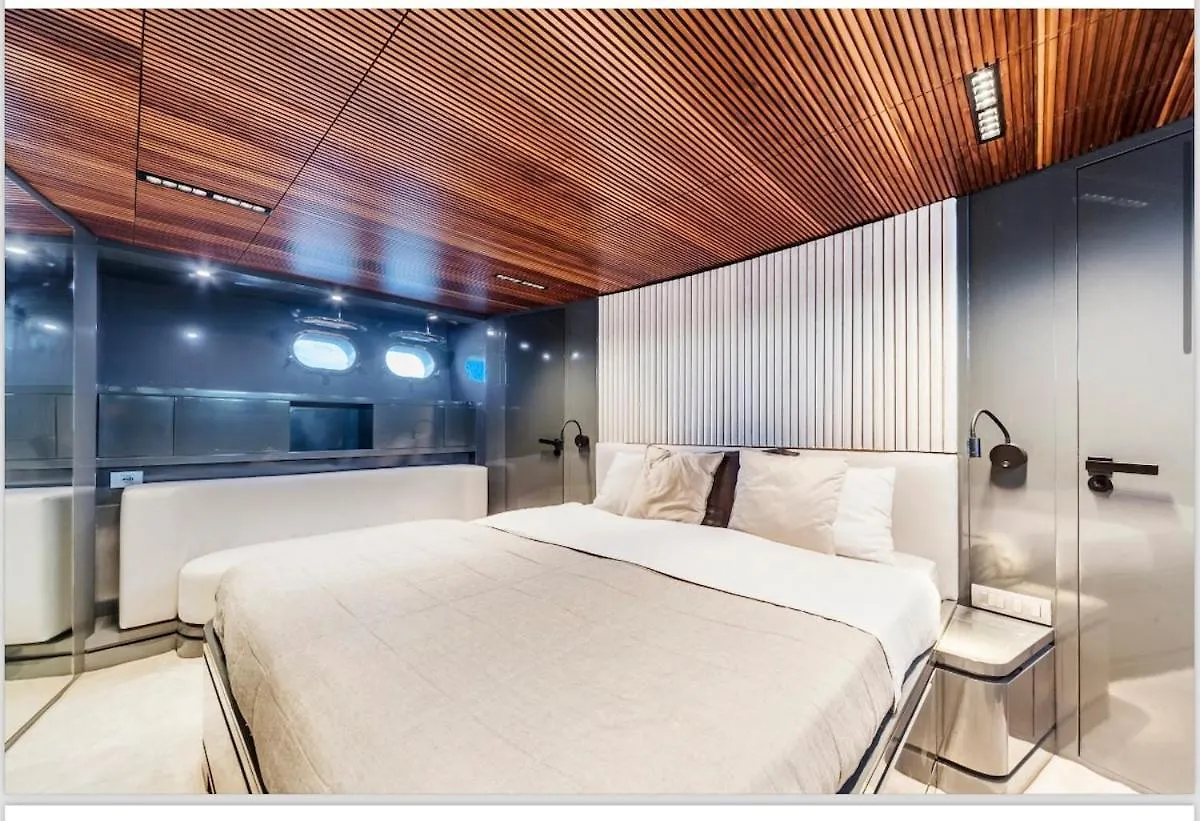 بوتيل Luxury Yacht Sanlorenzo ميورقة